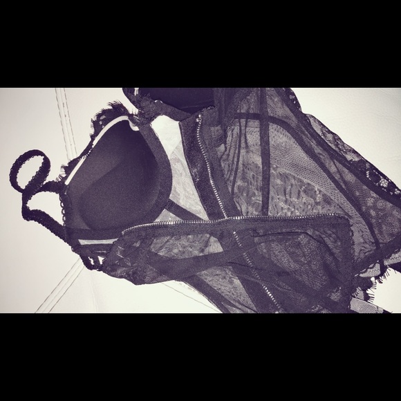 Victoria’s Secret corset - Picture 2 of 8